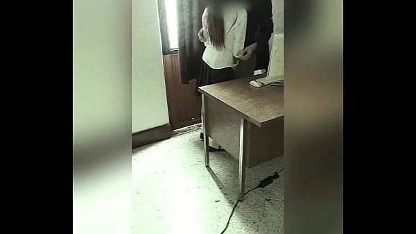 CÁMARA Graba a MAESTRO Y ALUMNA en la Oficina del Colegio! Colegiala Mexicana se DEJA FOLLAR por el PROFE por una MEJOR CALIFICACIÓN! Video Amateur Real! (Segunda Parte)