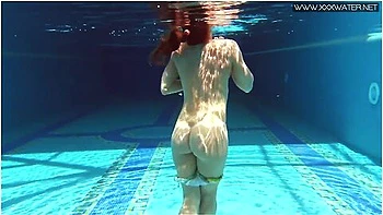 Milf Babe Nicole Pearl Shaking Ass Underwater