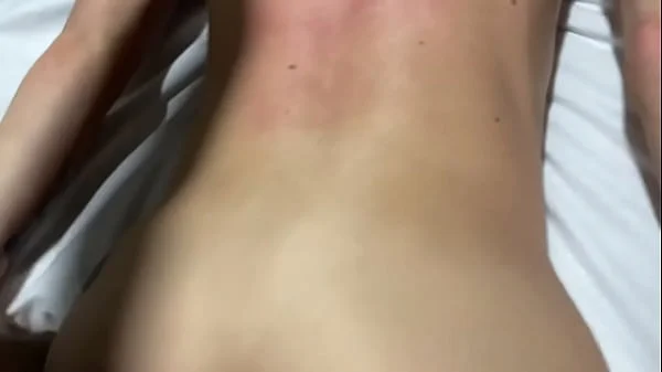 Je me fais prendre et remplir mon petit cul d’