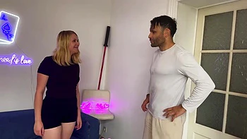 Skyla is always there! - Jacquie et Michel TV