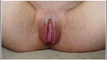 I Play With My Wet Pussy Close Up