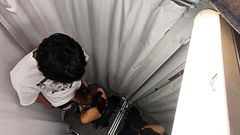 【派手下着の即尺ギャル】露出多めの素敵ギャル！パイパンマ●コをおもちゃで責めまくり溢れるマン汁！美尻を鷲掴み顔面騎乗でシャブり放題！