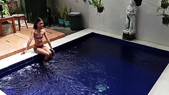 Does This Guy Have Elephantiasis? His Balls Are Too Big To Fit In The Mouth