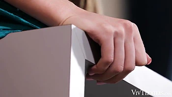 A Good Cunnilingus To Sign The Contract - Viv Thomas And Angelika Grays