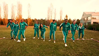 Nelly takes the bus of vice! - Jacquie et Michel TV