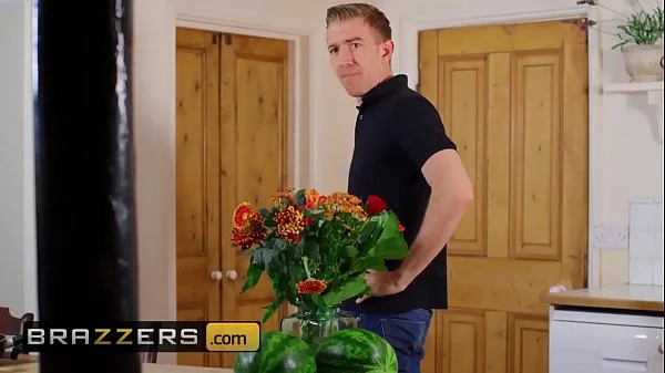 Milfs Like it Big - (Amber Jayne, Danny D) - New To Nudism - Brazzers