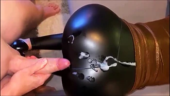 ses ejacs sur mon joli cul