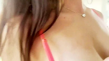 Voyons Si Cette Jolie Fille Parvient A Exciter Ses Deux Amis