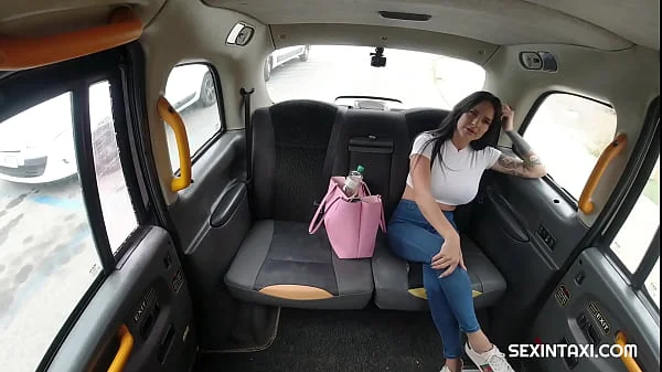 Sexy girl from Tinder wants to try sex in car