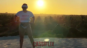 Ele Pegou A Mamae Noel Se Masturbando E Fez Ela Gozar! With Loira Cavala And Loira Brasileira