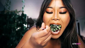 Tiny Garnishment Feat Astrodomina