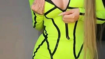 Horny hoe plays with her clitoris - gorgeous XXX!