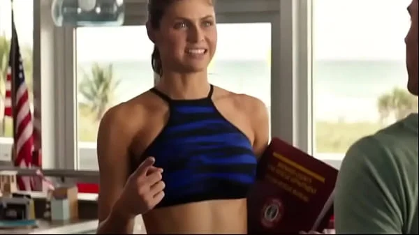 Alexandra Daddario (pechos Hot)
