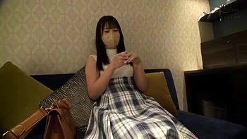 機嫌が悪い高身長美女がマグロ状態の手マンでパイパンオマンコ濡れ濡れ