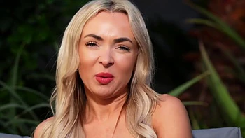 Irina, 29, incredibly hot real estate agent! - Jacquie et Michel TV