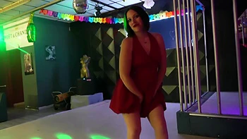 Oletsha packs quite a punch! - Jacquie et Michel TV