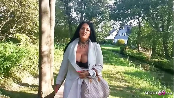 BBW MILF Ashley Cumstar bei spontaner Sperma Bukkake Party