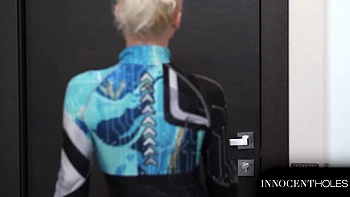 Turned On Blonde Lara Frost Sucks Off Her Fitness Coach Before