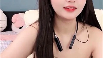 Hot Vietnamese tits: Bongacams, Asian  Cam Porn