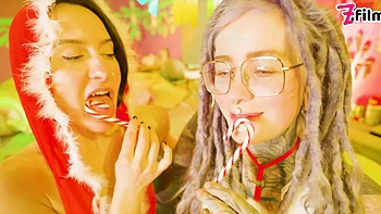 Happy Xmas with Anuskatzz, Flora, & Lily