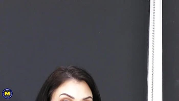 Super Hot MILF Roxy Mendez Is Teasing and Getting Ready for More