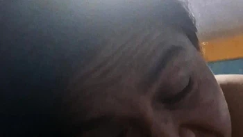 Efigenia pidiendo leche