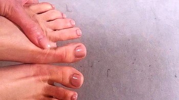 Amateur Foot Fetish Girlfriend Sucks and gives a Footjob