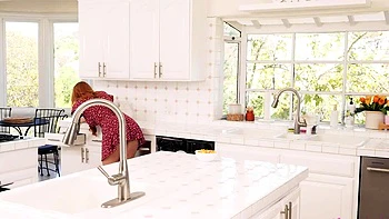 Stepmoms Candy Gets Her A Creampie