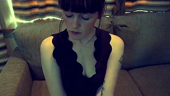 Hot amateur teen girl toying pussy in bed on webcam