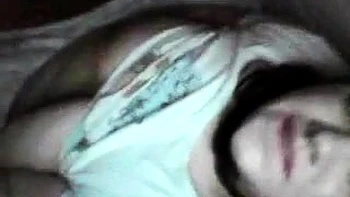 Amateur brunette double toying on webcam