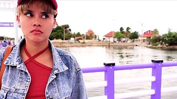 Curvy Thai MILF amateur gets picked up