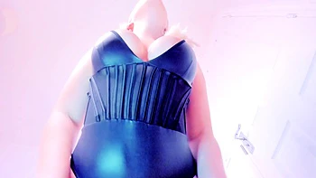 Shaved pussy blonde Tasha Reign with big boobs goes solo