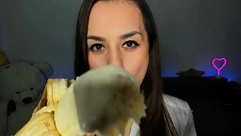 ASMR Eating Bananas ?
