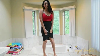 Big-breasted MILF Isis Love Takes a Piss