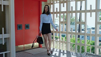 Brunette Lana Rhoades gets her pussy railed hard