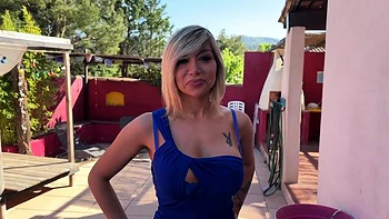 Lena finds an arrangement in her own way... - Jacquie et Michel TV