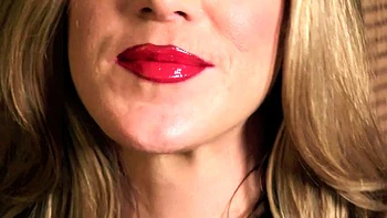 Close up MILF masturbation