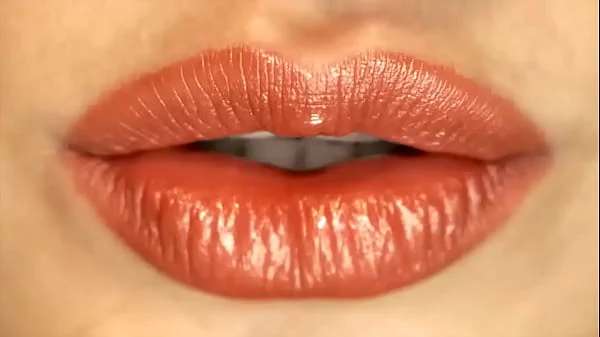 BUSTY BLONDE KENZIE ANNE PUTS ON SOME SEXY LINGERIE