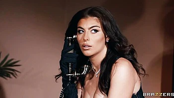 Athletic sporty brunette Gal Ritchie rammed in the missionary pose