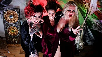 Lady Lyne and Sabien DeMonia are enjoying dick-riding so much