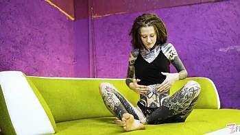 Fingering clip with promiscuous Anuskatzz from Dirty Dreaz