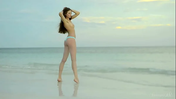 Nubile Beauty Posing Nude at the Beach in Bahamas