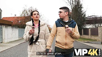 Easy-on-the-eyes beauty - milf movie - VIP 4K