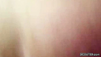 Teeny Bezahlt Den Helfer Mit Einem Harten Fick