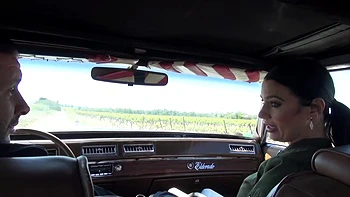 Georgia guides the naughty dreams of some studs... - Jacquie et Michel TV