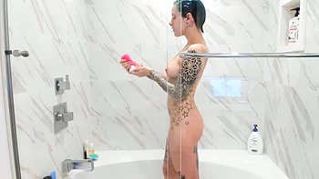 Close up MILF masturbation