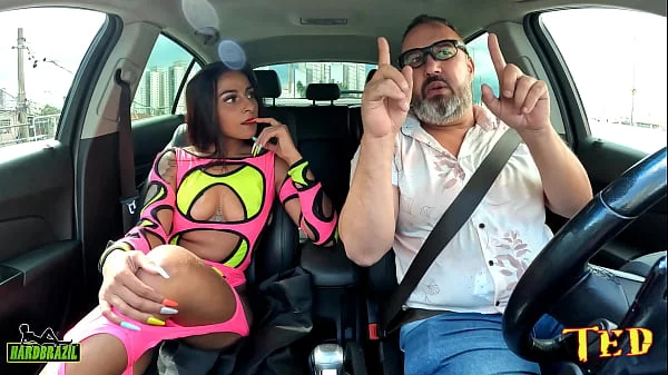DJ Moana é trolada na carona e acaba tirando tudo