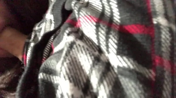 Joven COLEGIALA le hace SEXO ORAL a su hermano mientras DESCANZA, LO GRABA TODO