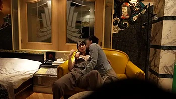 色気たっぷりのスレンダー美女を隠し撮りして寝取りエッチ開始