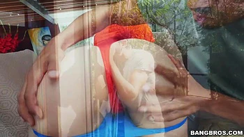 Mandy Muse Puts On a Show